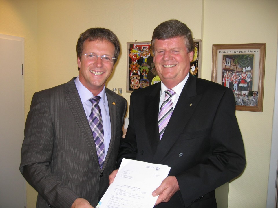 Bürgermeister Marcus Mombauer mit Regierungspräsident Hans Peter Lindlar